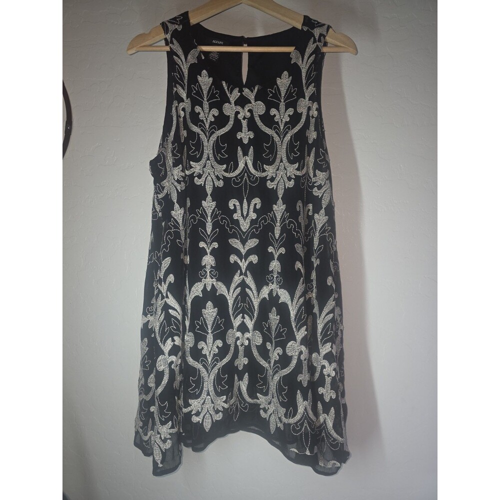 ALFANI Embroidered Floral Blouse Womens XL Sleeveless Elegant Top Fully Lined